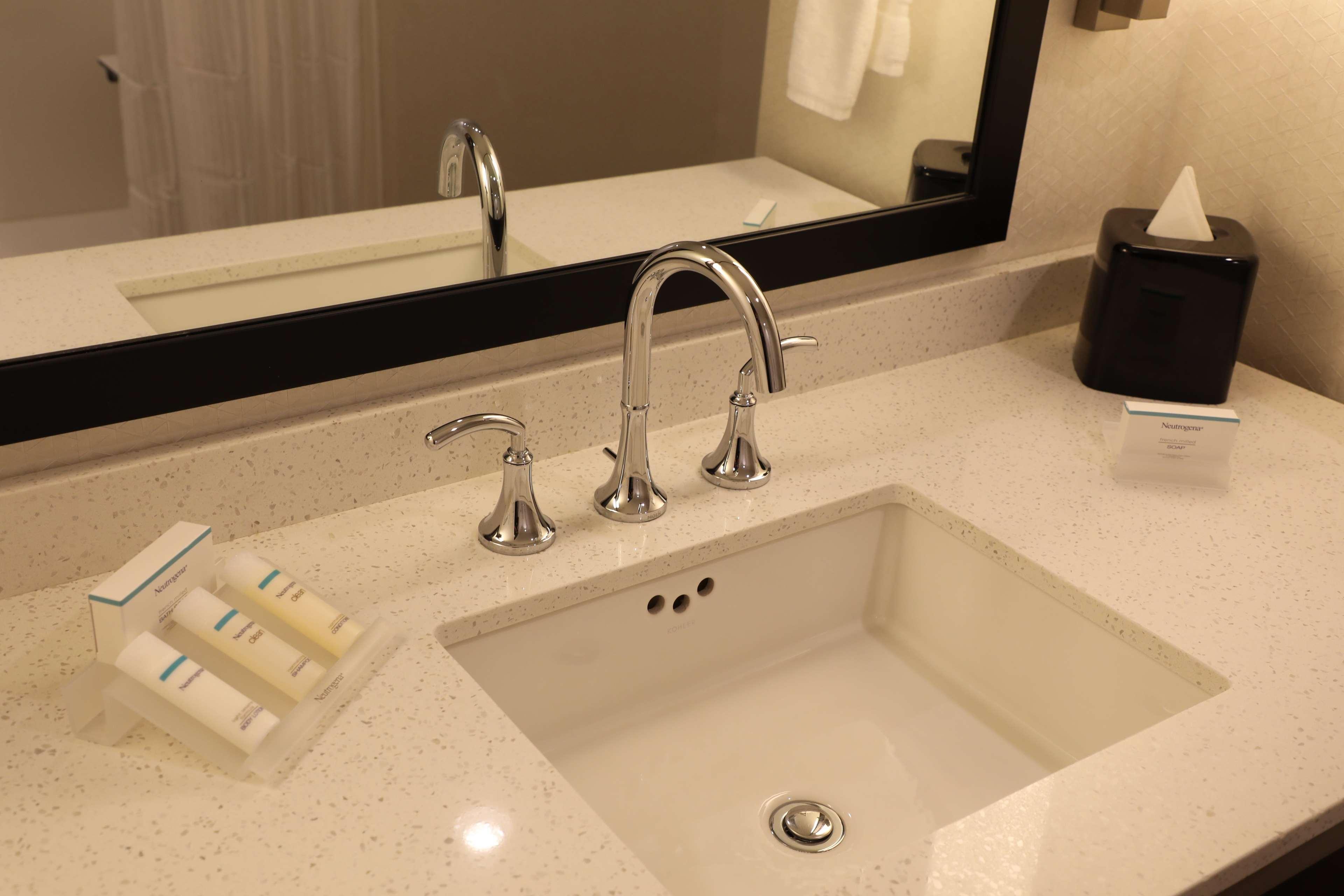 Hilton Garden Airport Hotel