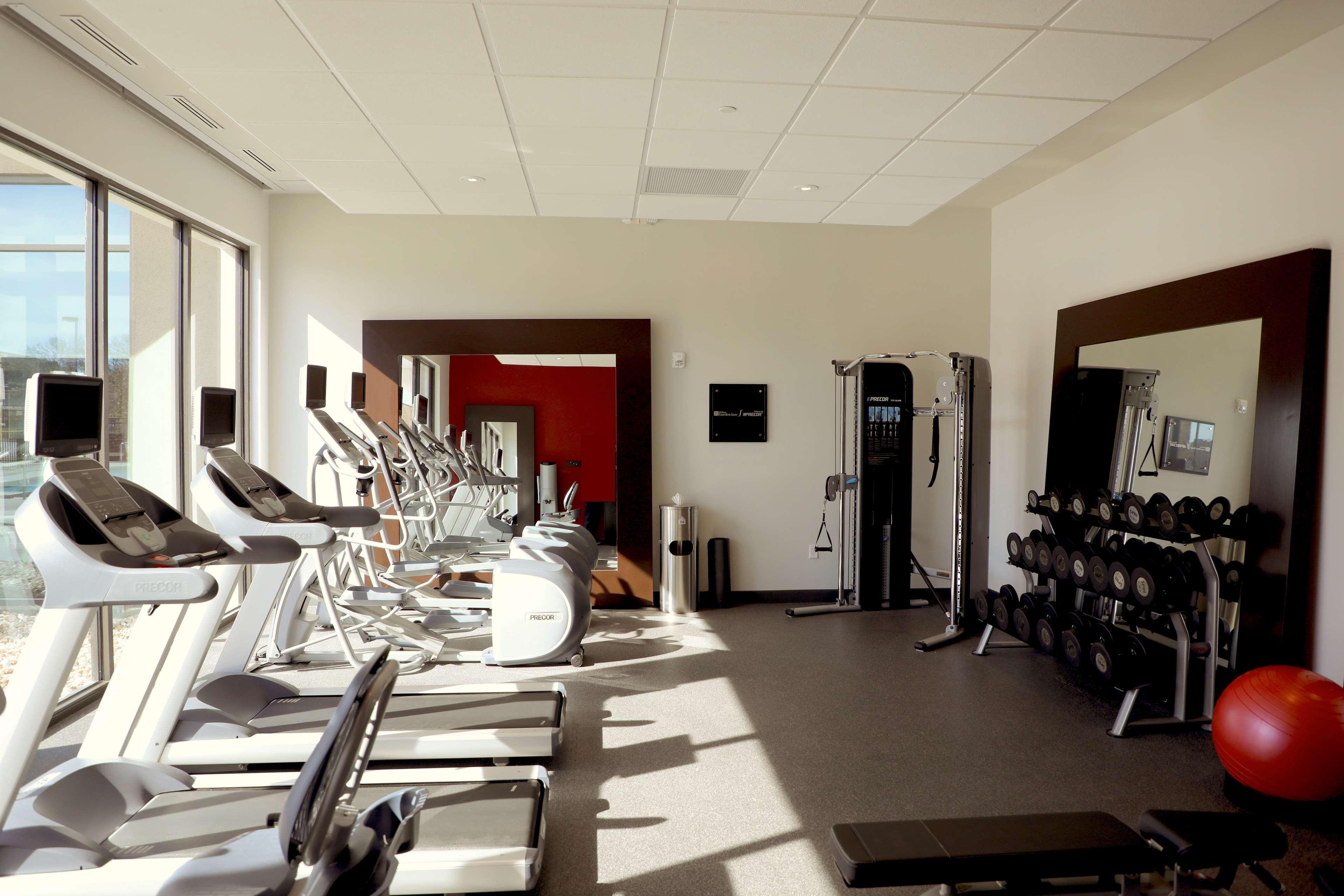 Hilton Garden Airport 3*