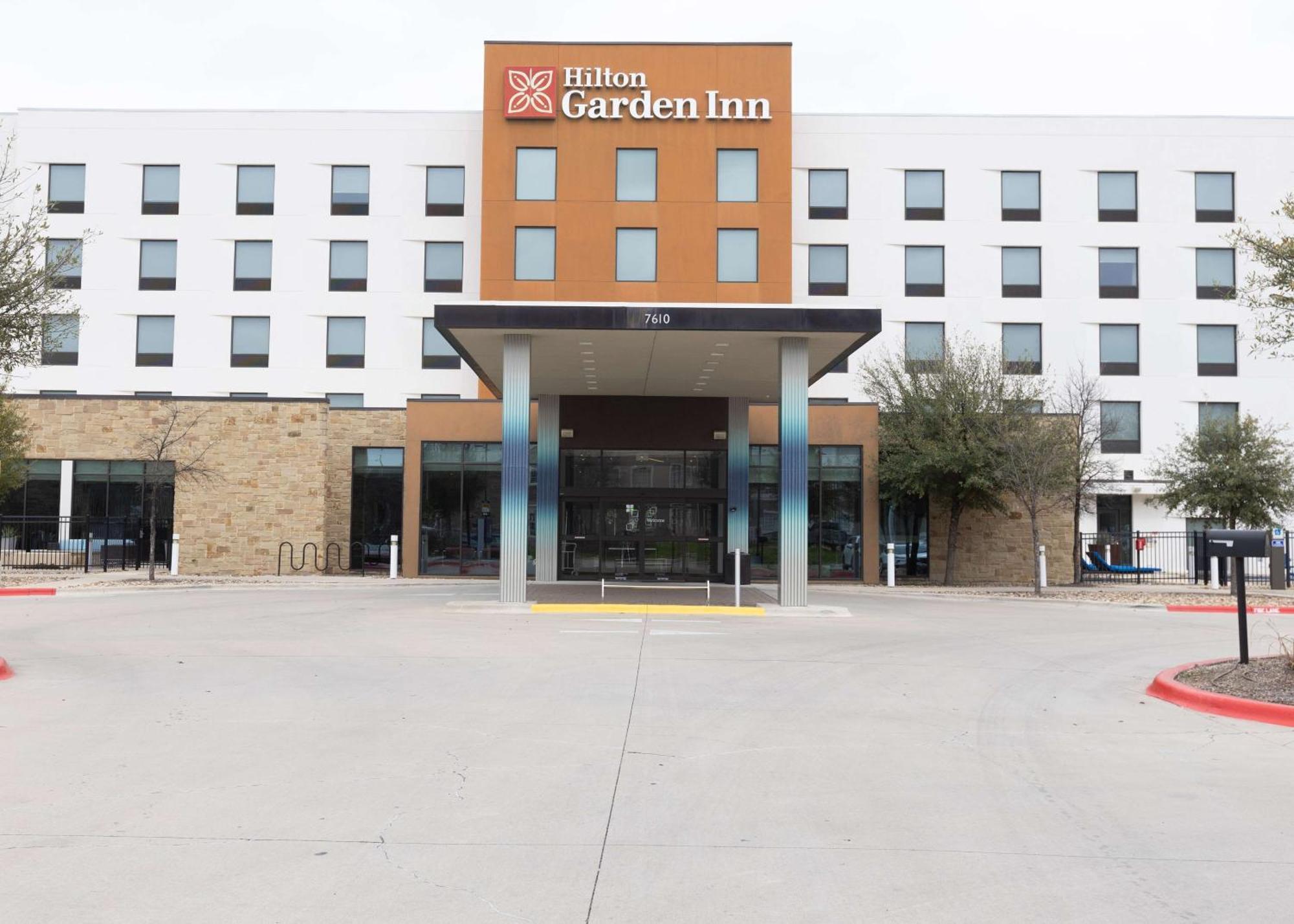 Hilton Garden Airport Hotel 3*